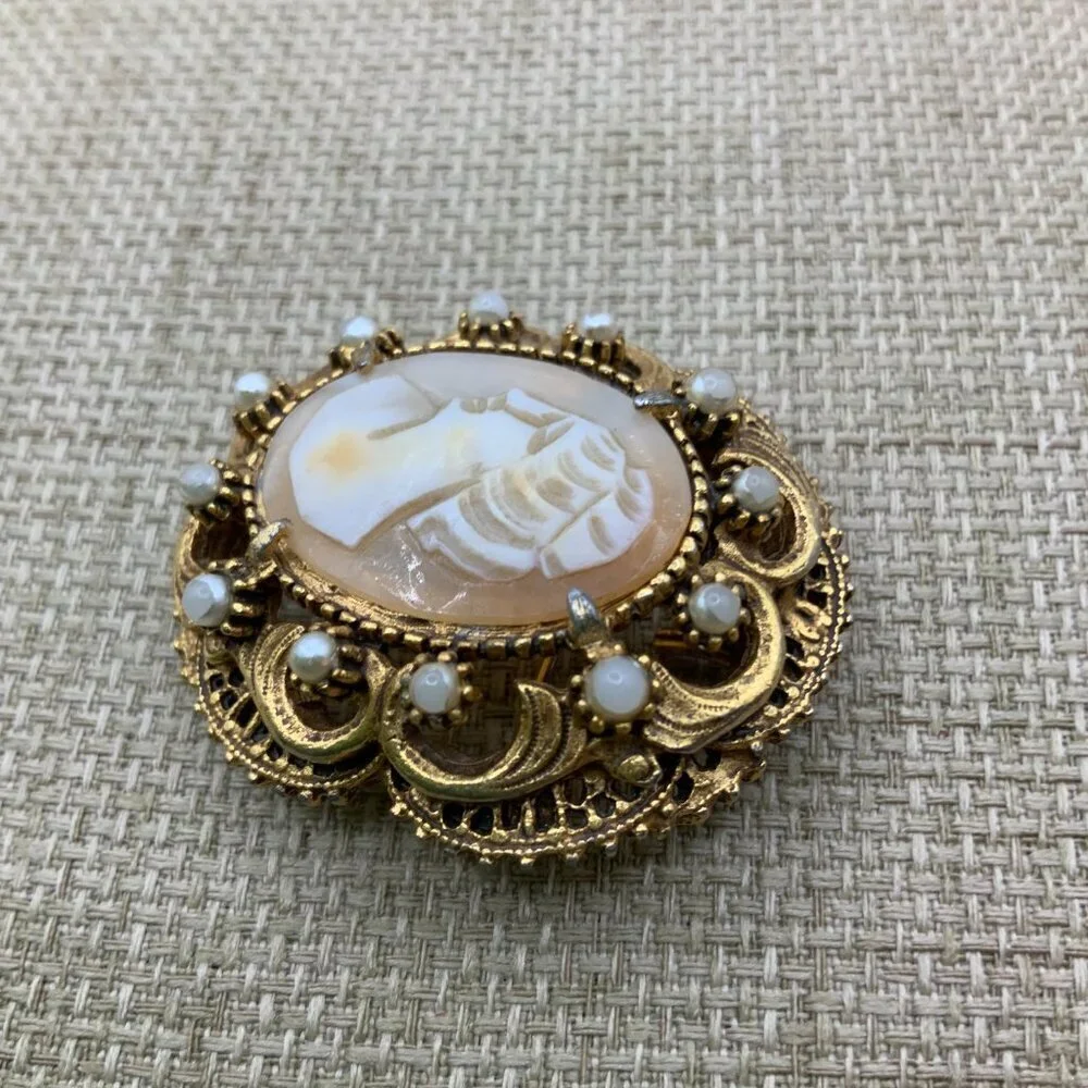Florenza Cameo Vintage Carved Shell Faux Pearl Gold Tone Brooch